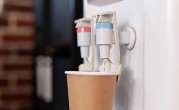 Memperbaiki dispenser yang tidak bisa mengeluarkan air, tidak dingin atau tidak panas seperti seharusnya.